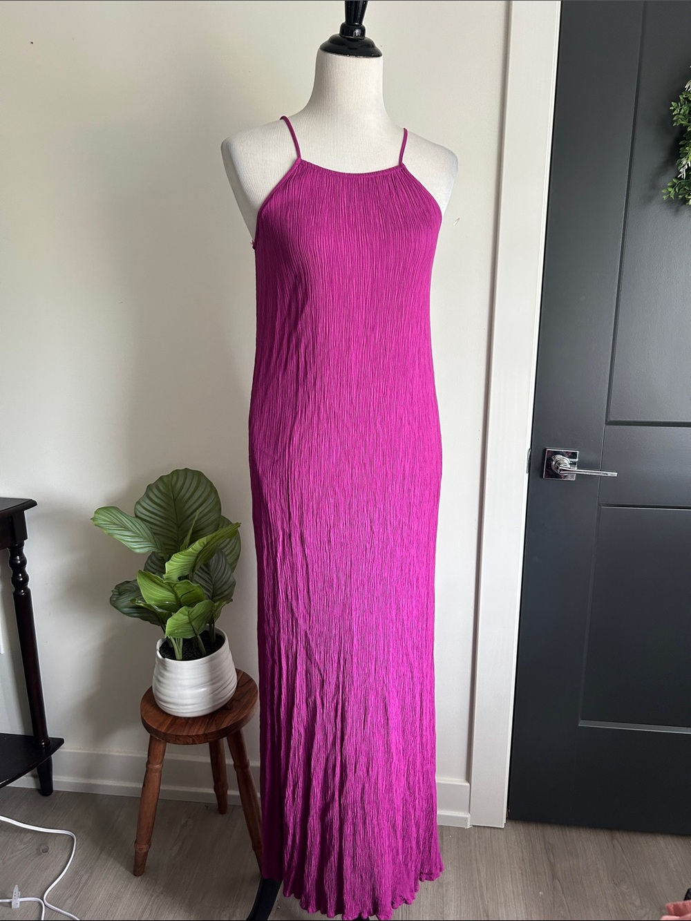 💕🌺 fun and lovely S Fuchsia Maxi Slip Dress with Spaghetti Straps